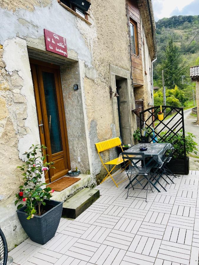 Le Gite De La Vallee Du Douctouyre Dun Exterior photo